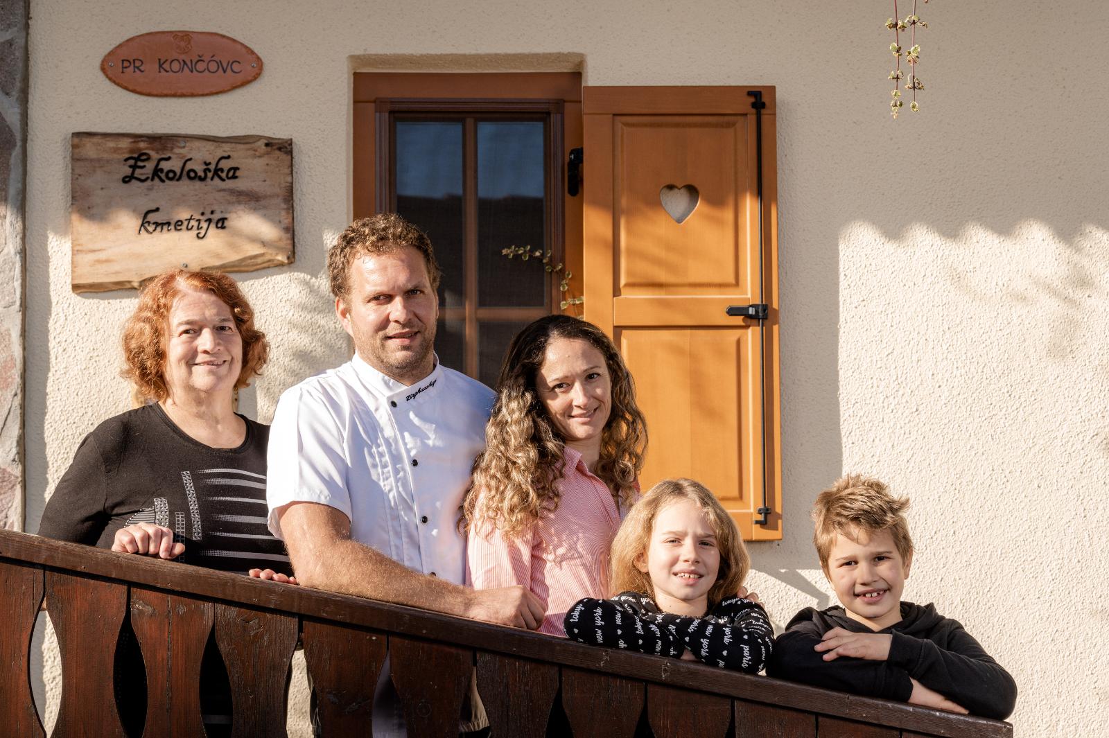 Domačijo Končovc v vasici Javornik vodi družina Kristan. Foto: Dean Dubokovič / arhiv Zavoda za kulturo in turizem Kranj