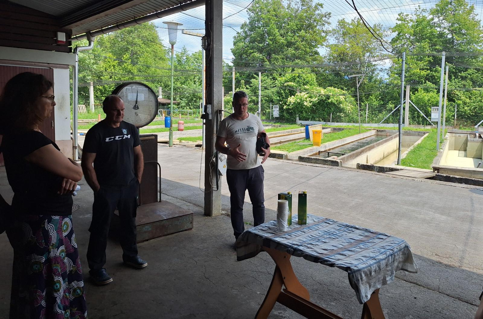 Ogled Ribogojnice Vodomec je potekal v sklopu projekta LASR Gorenjske ribe. Foto: arhiv Zavoda za turizem in kulturo Kranj