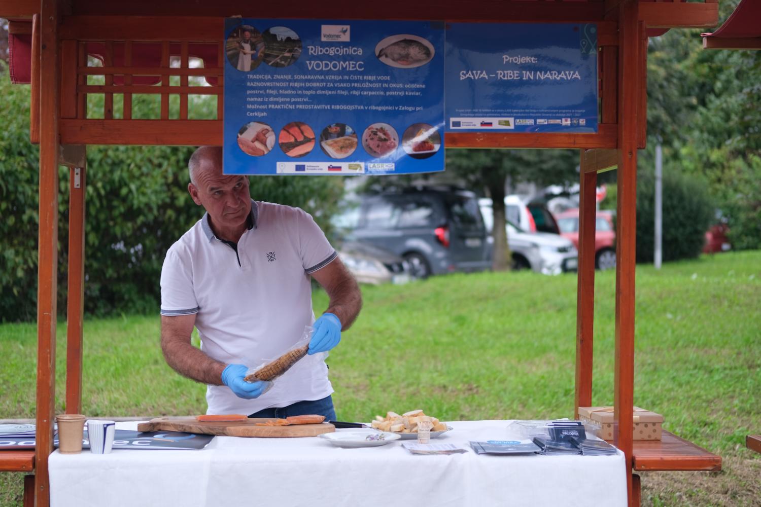 Janez Vidmar iz Ribogojnice Vodomec je predstavil številne izdelke, ki v ospredje postavljajo postrvi. Foto: arhiv Zavoda za turizem in kulturo Kranj