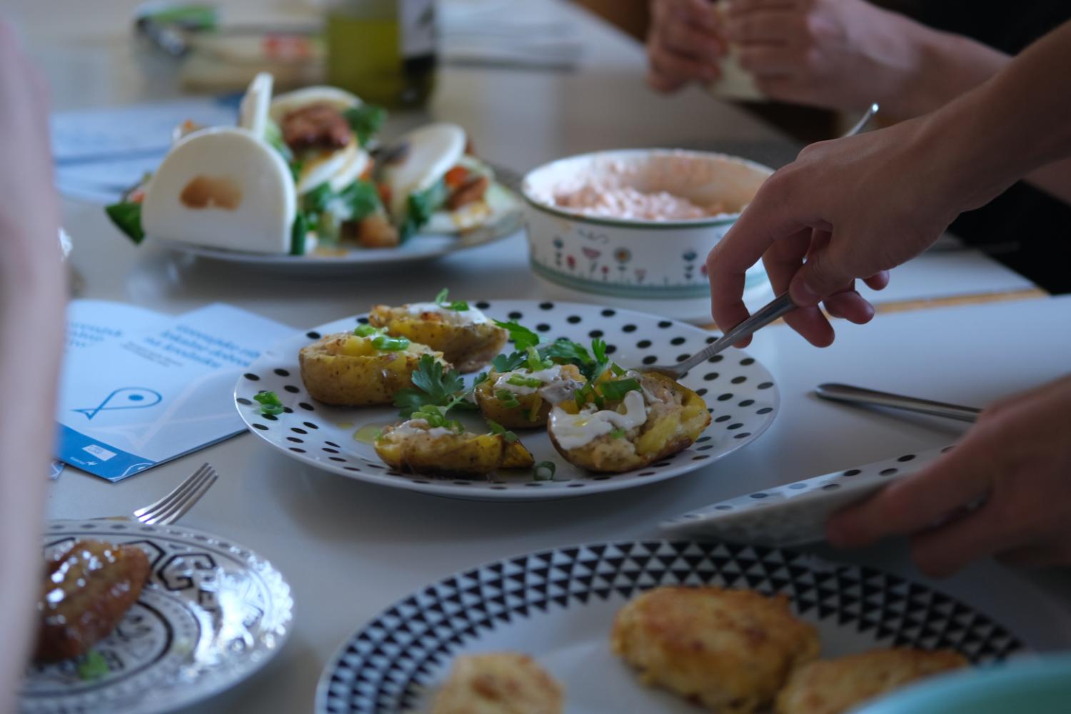 Pod vodstvom chefa Anžeta Skvarča so nastale številne jedi, osredotočene na postrvi iz gorenjskih ribogojnic. Foto: arhiv Zavoda za turizem in kulturo Kranj
