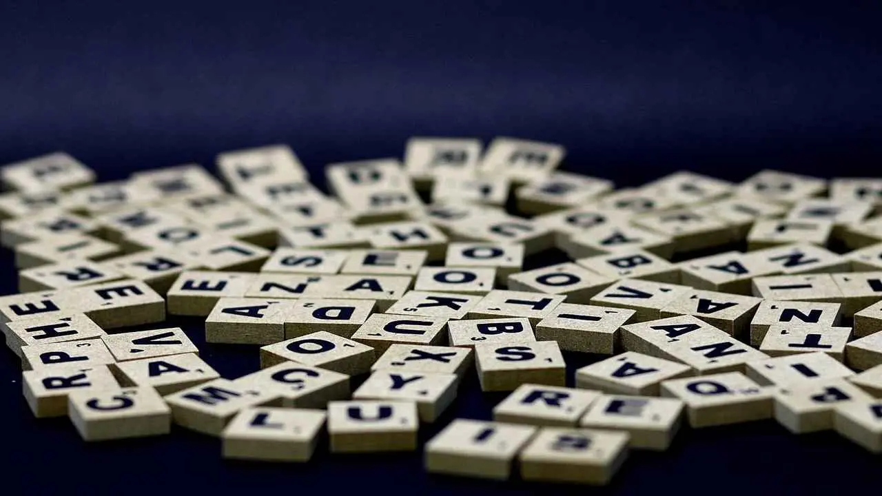 Razgibajmo možgane s Scrabblom