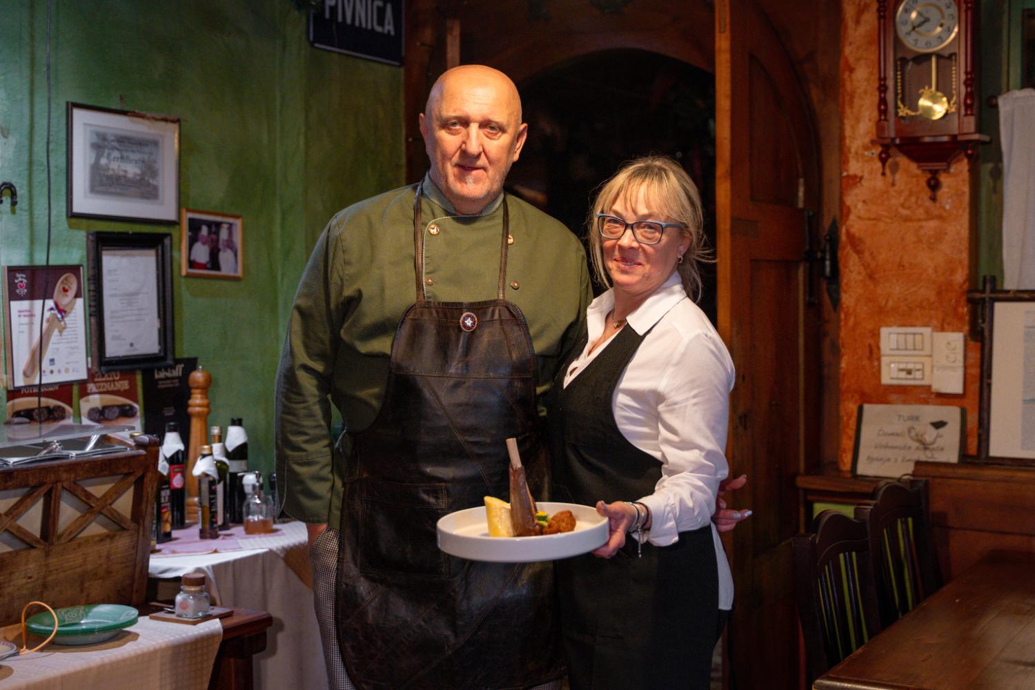 Gostilno Pr’ Matičku vodita chef Matjaž Erzar in Simona Virant. Foto: Nejc Vurnik / arhiv Zavoda za turizem in kulturo Kranj